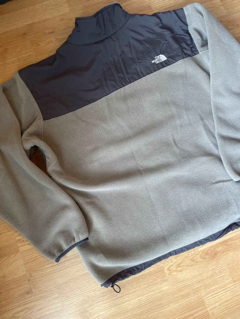 The North Face Men’s Gray & Beige Colorblock Fleece Jacket Size XXL